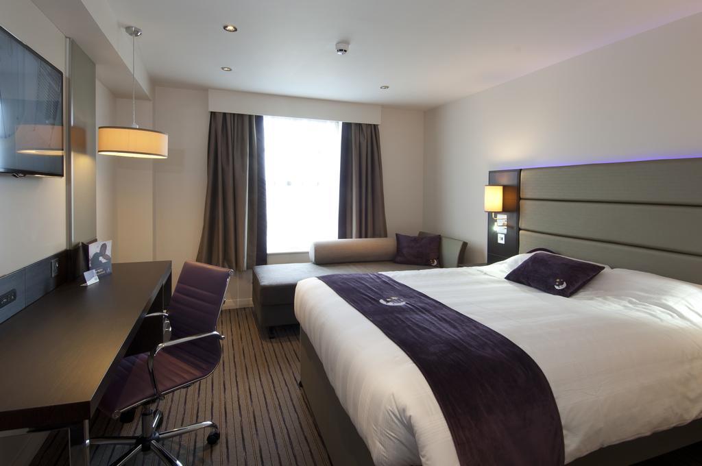 Premier Inn Bodmin Buitenkant foto